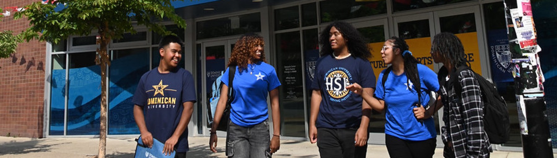 Students in front of Chicago Campus