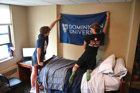 students moving into a dorm