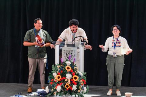 El Futuro speaker
