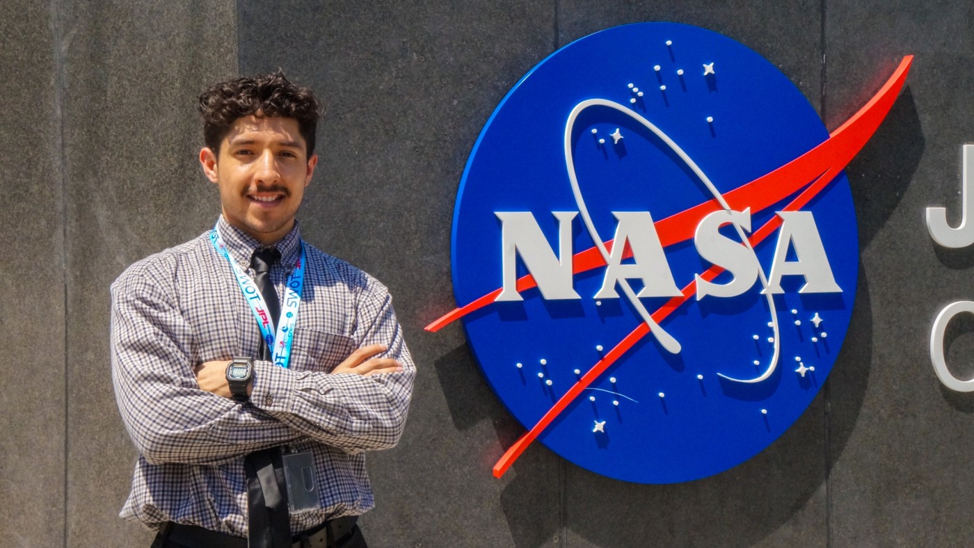 Student at JPL Internship wwith NASA logo